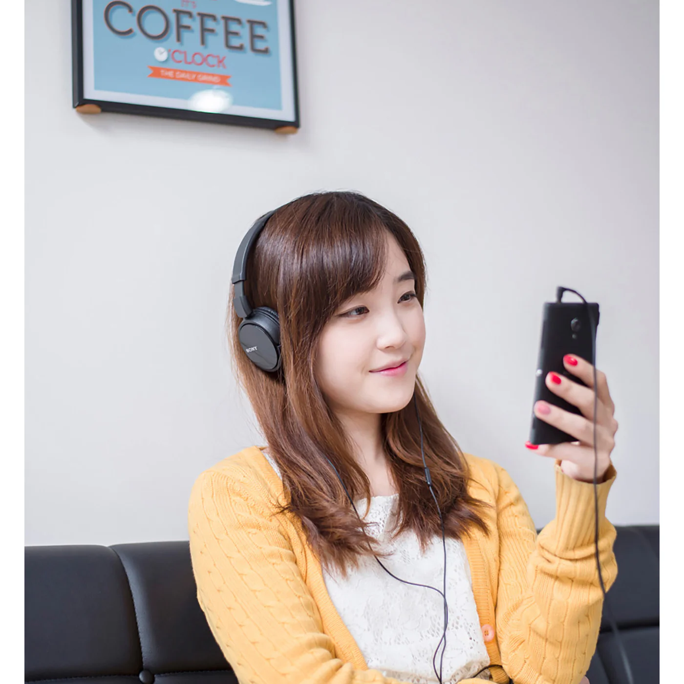 Sony MDR-ZX110AP On-Ear Stereo Headphones with Mic and Tangle Free Cable - Image 8